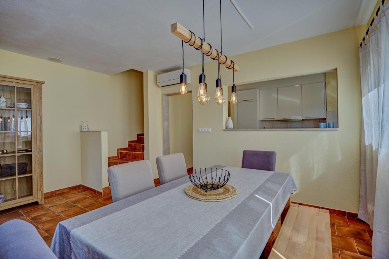 Anovi Holiday Homes By Litto Trogir Exteriör bild